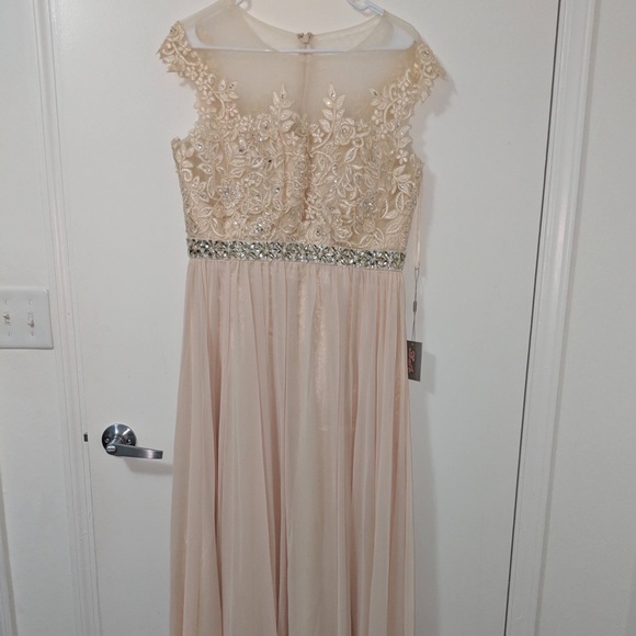 Dresses & Skirts - BRAND NEW Wedding formal DRESS Large